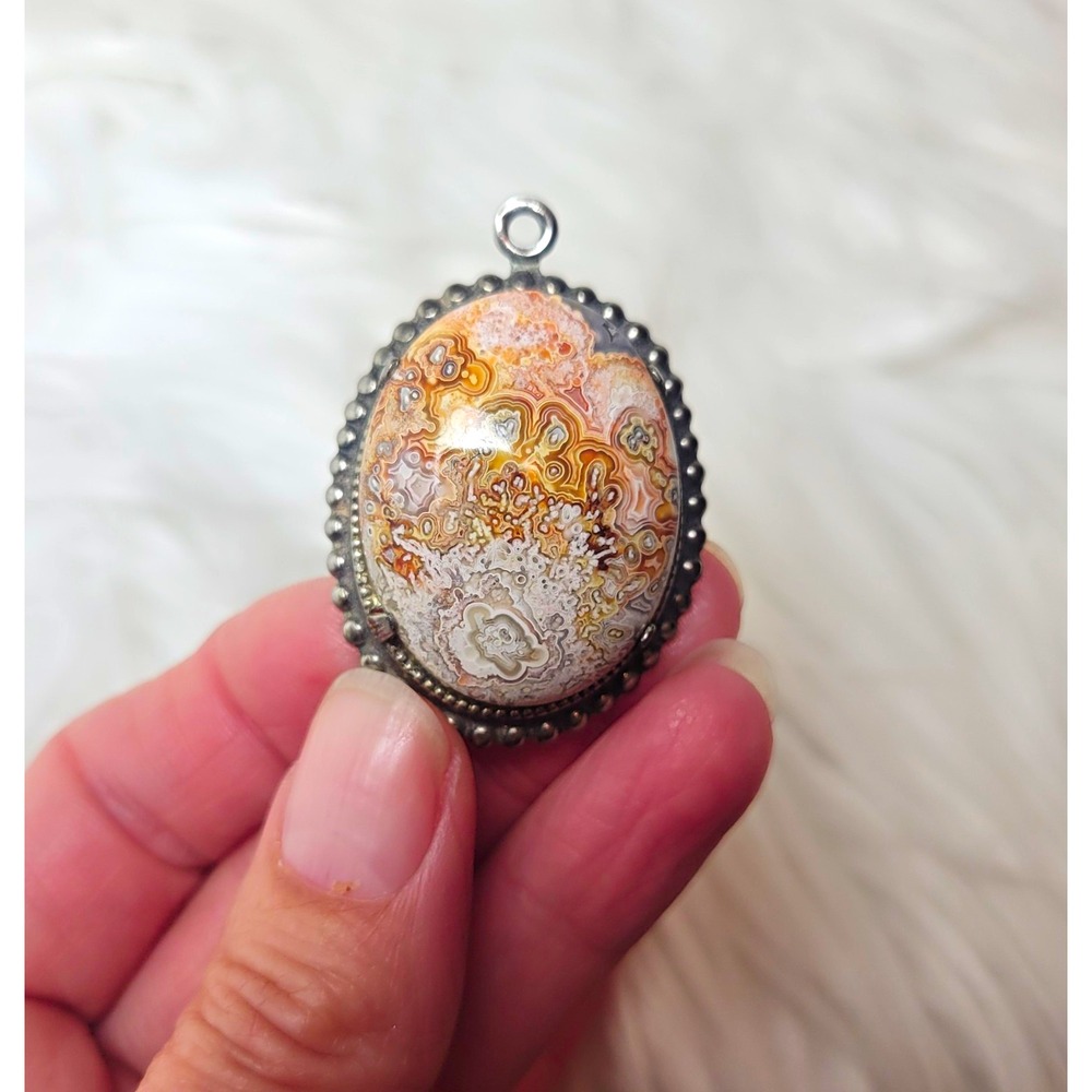 Women's Crazy Lace Agate Stone Set In A Decorative Beaded Silver Toned Border